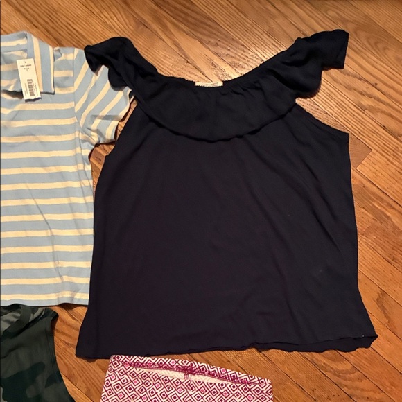Old Navy and Others Assorted Clothing - Picture 4 of 9